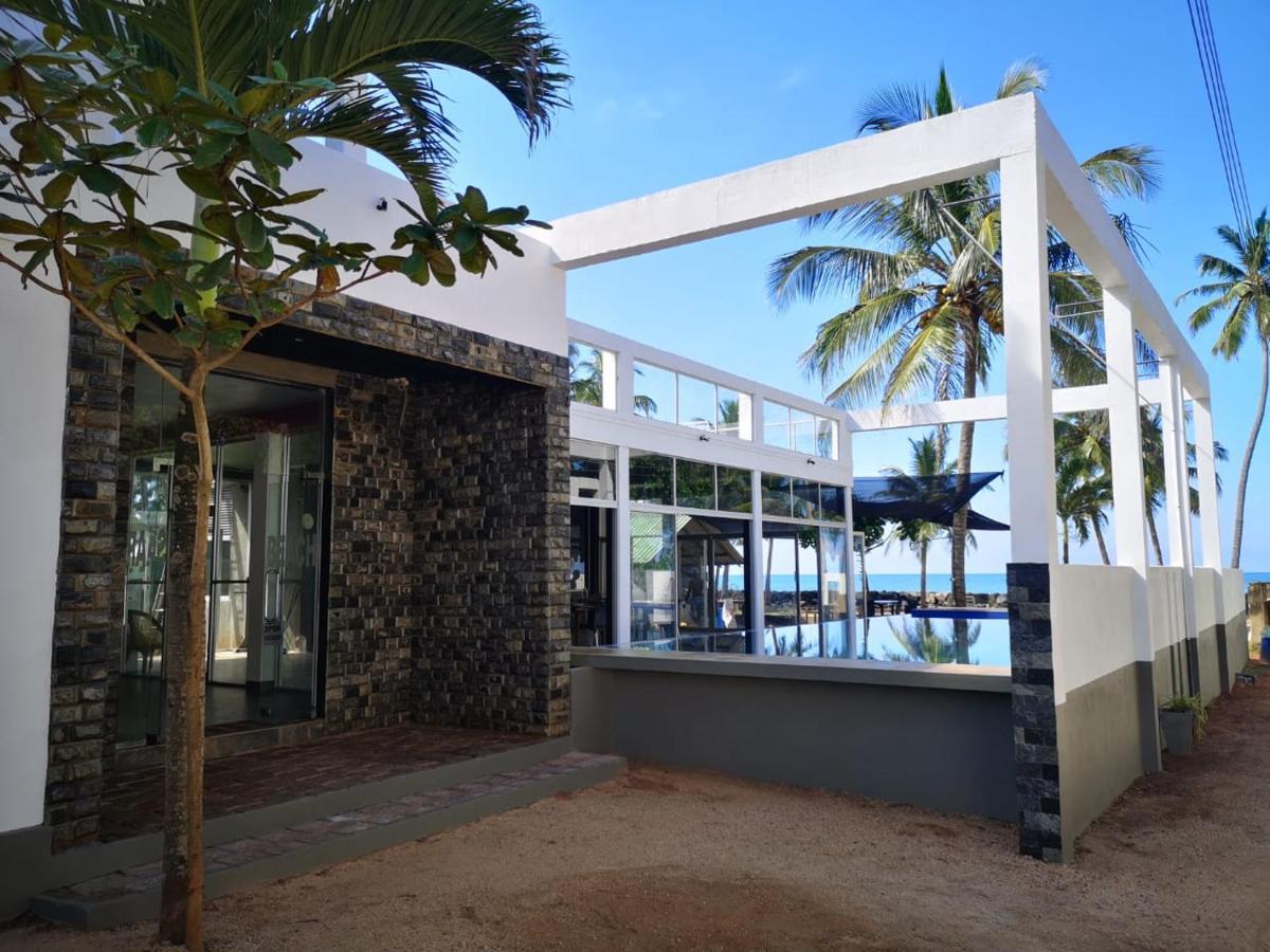 Saara Beach Hotel Marawila Extérieur photo