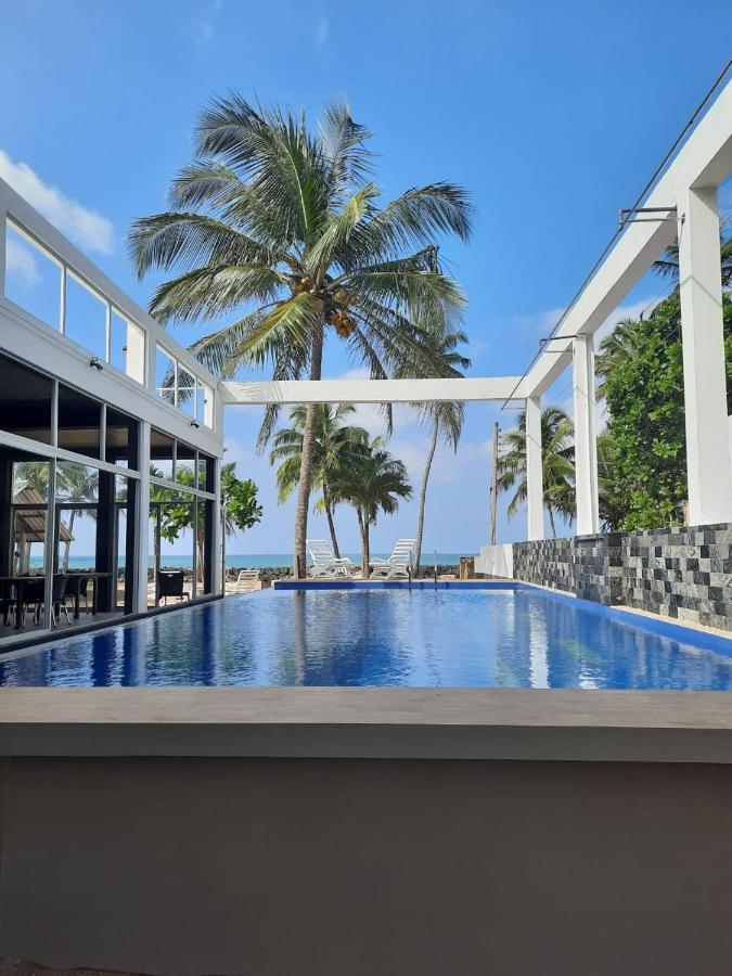 Saara Beach Hotel Marawila Extérieur photo