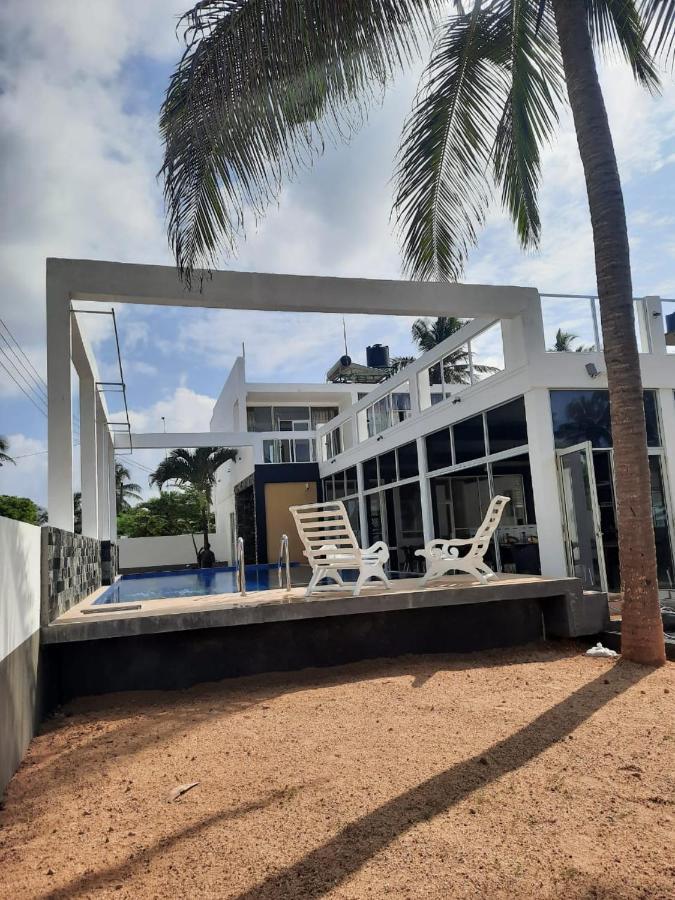 Saara Beach Hotel Marawila Extérieur photo