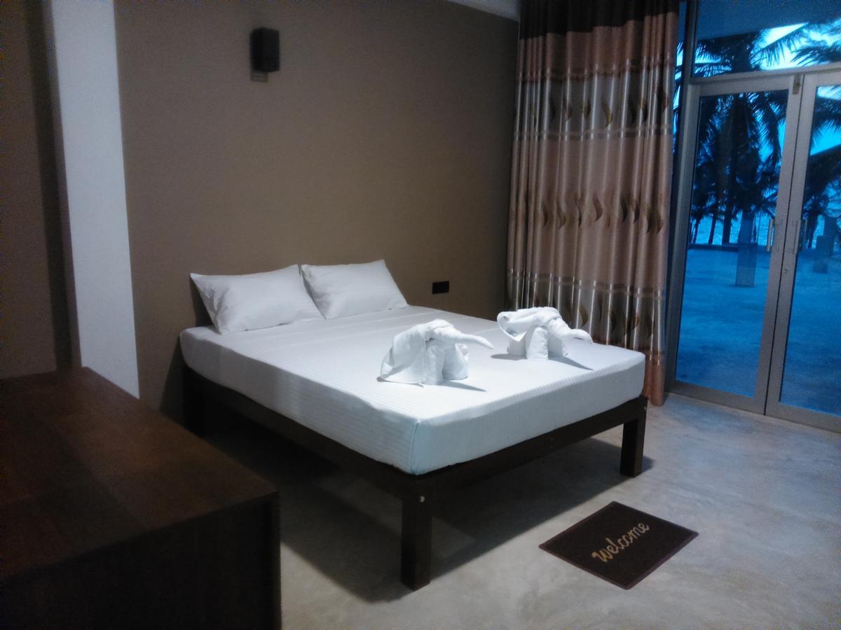 Saara Beach Hotel Marawila Extérieur photo