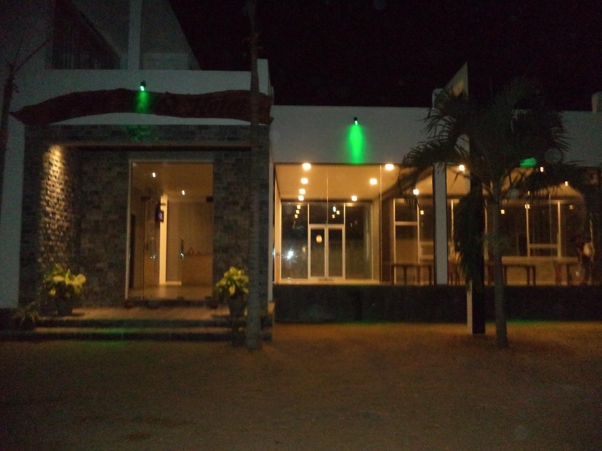Saara Beach Hotel Marawila Extérieur photo