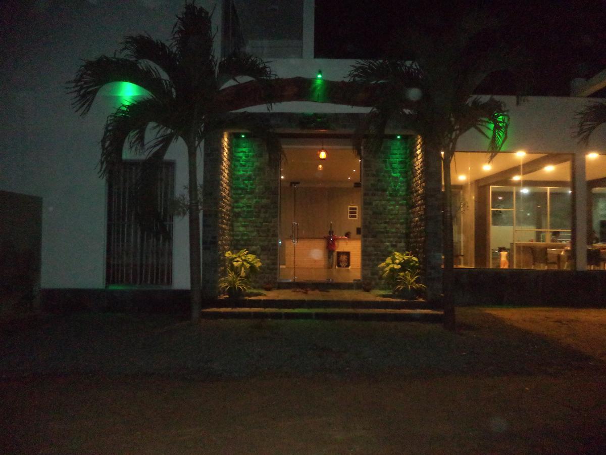 Saara Beach Hotel Marawila Extérieur photo