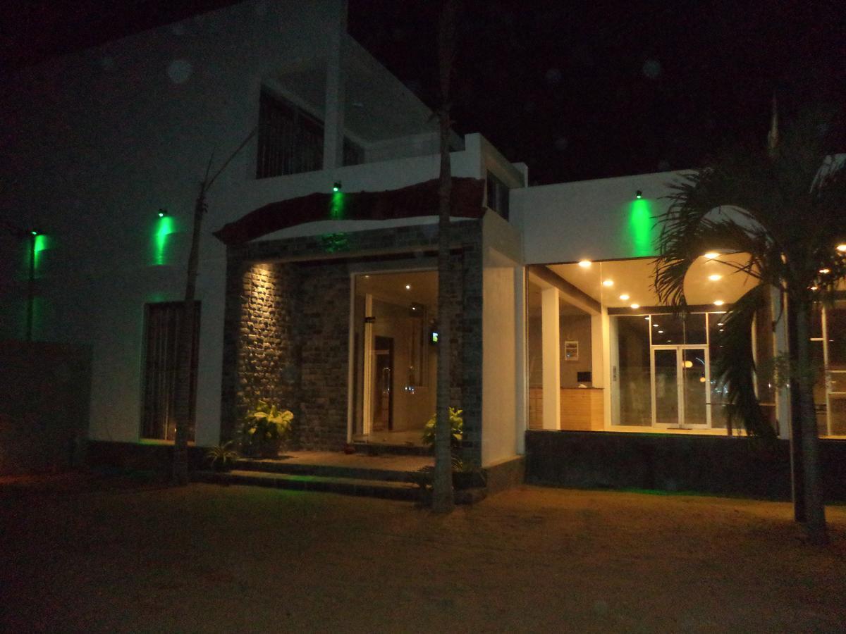 Saara Beach Hotel Marawila Extérieur photo