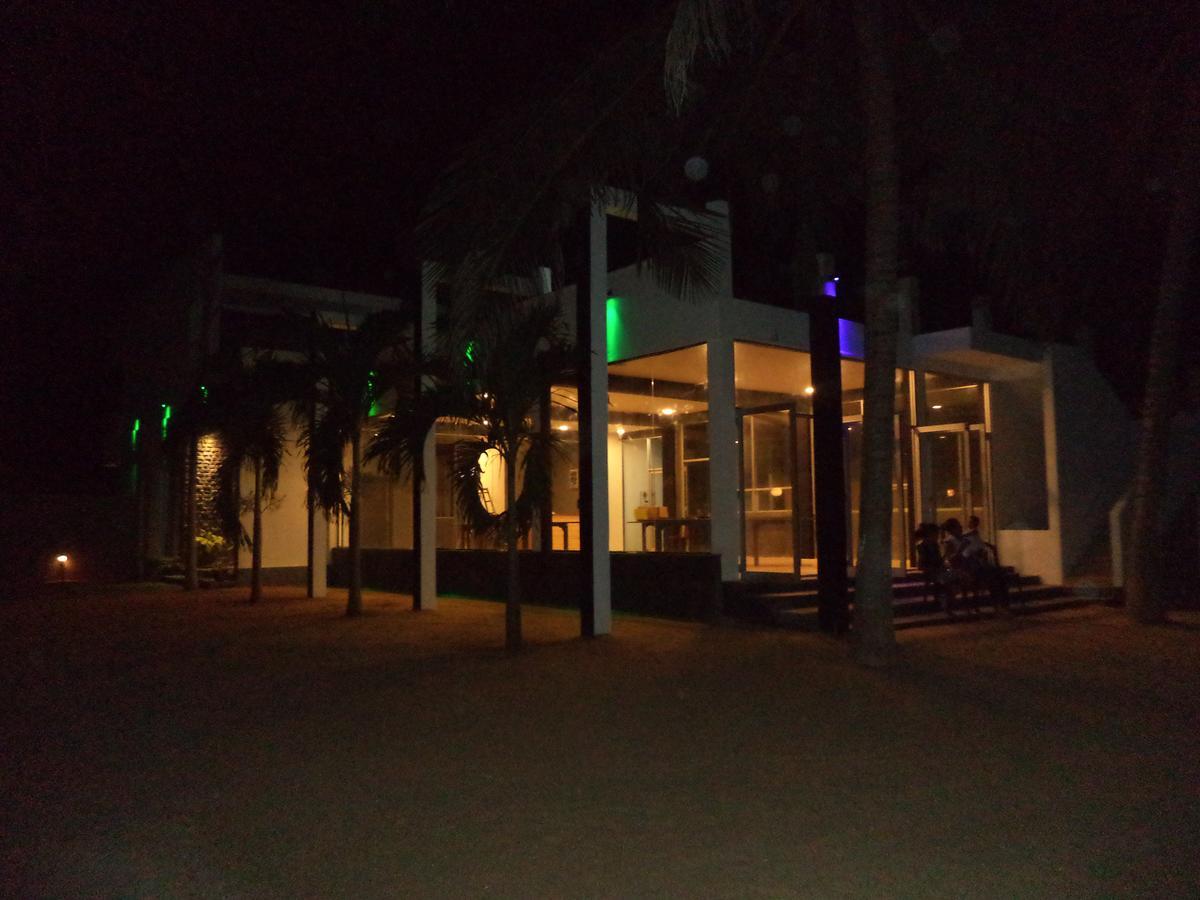 Saara Beach Hotel Marawila Extérieur photo