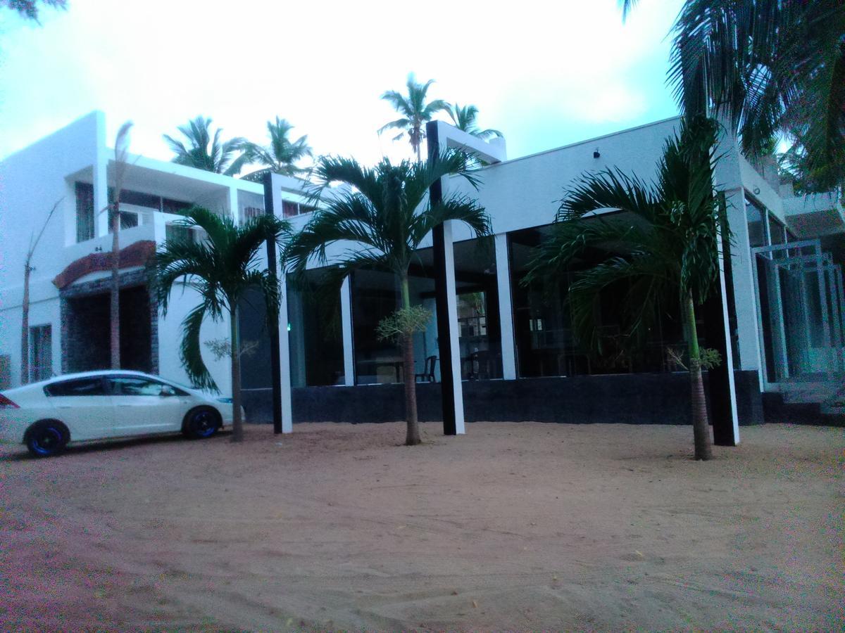 Saara Beach Hotel Marawila Extérieur photo