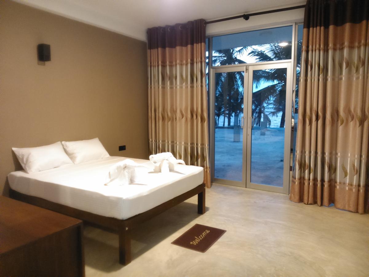 Saara Beach Hotel Marawila Extérieur photo