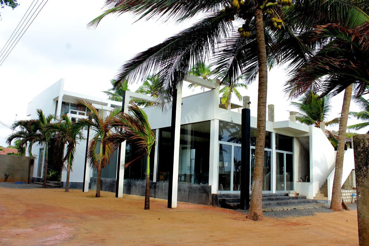 Saara Beach Hotel Marawila Extérieur photo