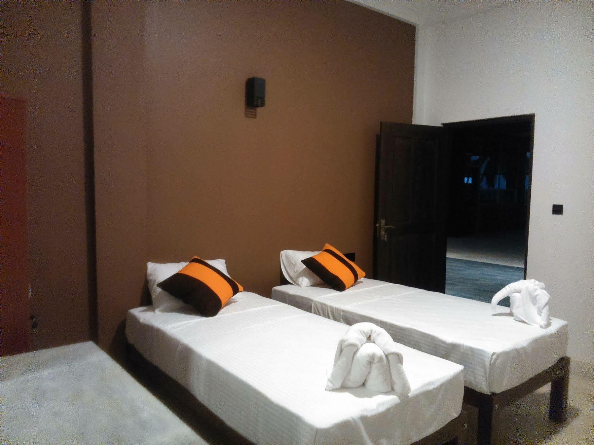 Saara Beach Hotel Marawila Extérieur photo
