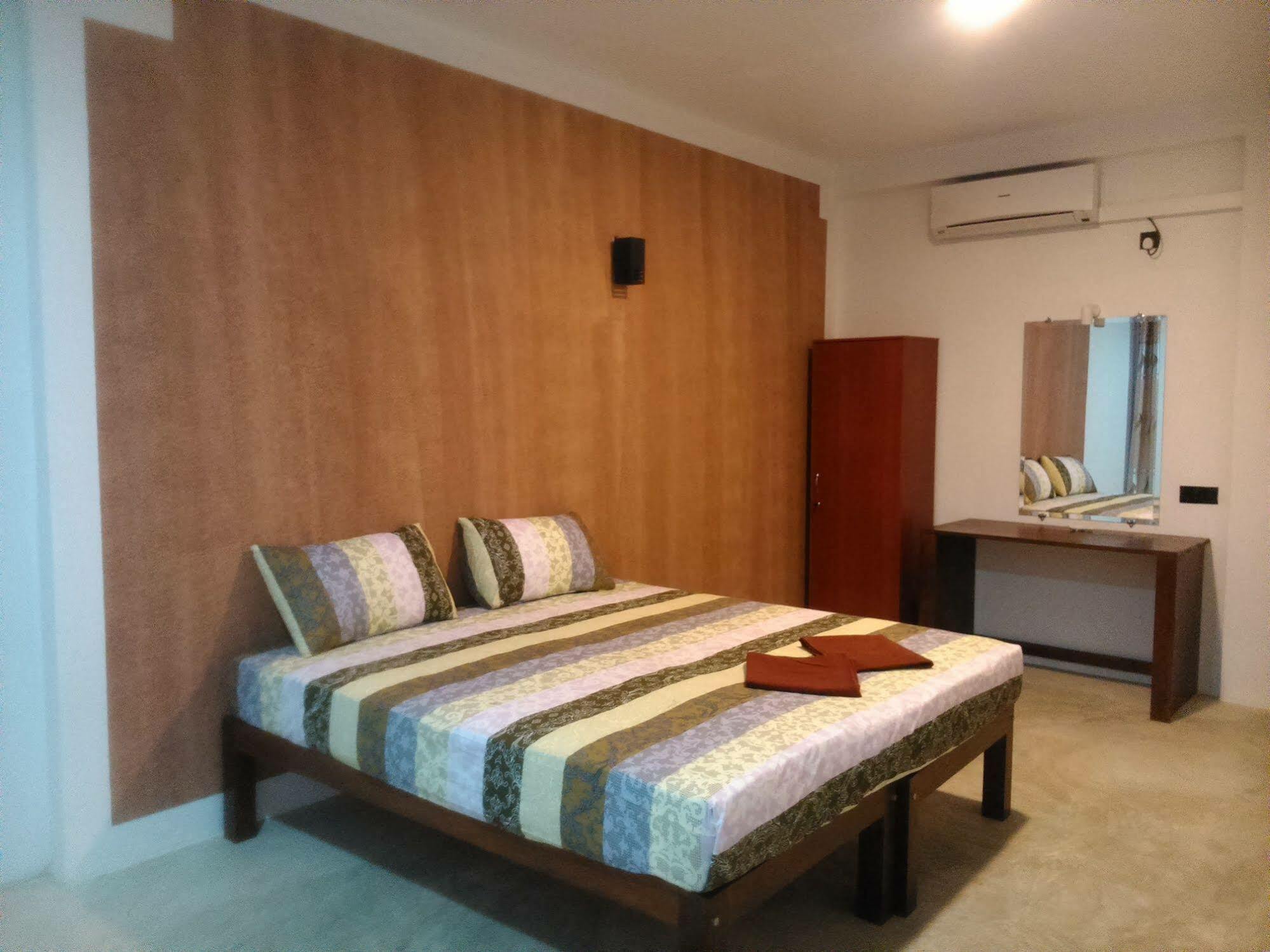 Saara Beach Hotel Marawila Extérieur photo