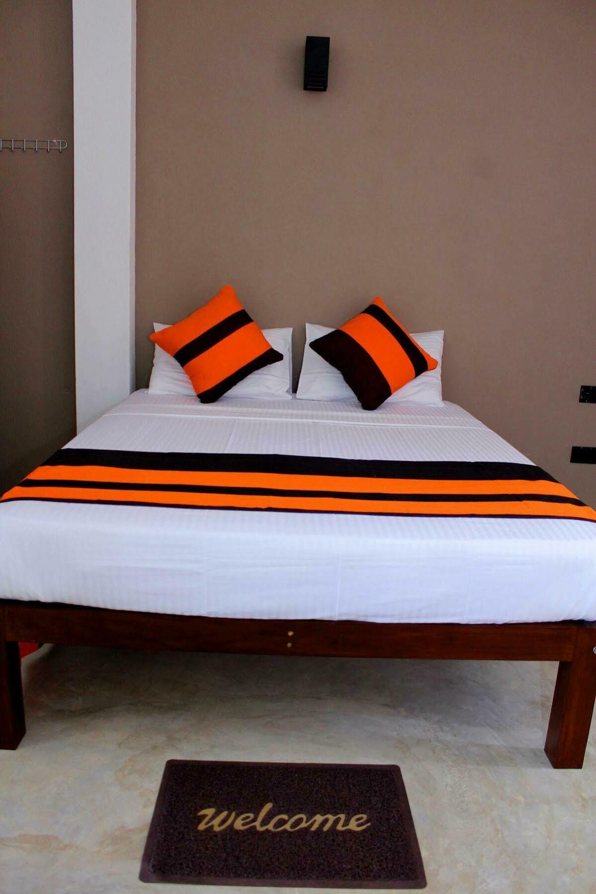 Saara Beach Hotel Marawila Extérieur photo