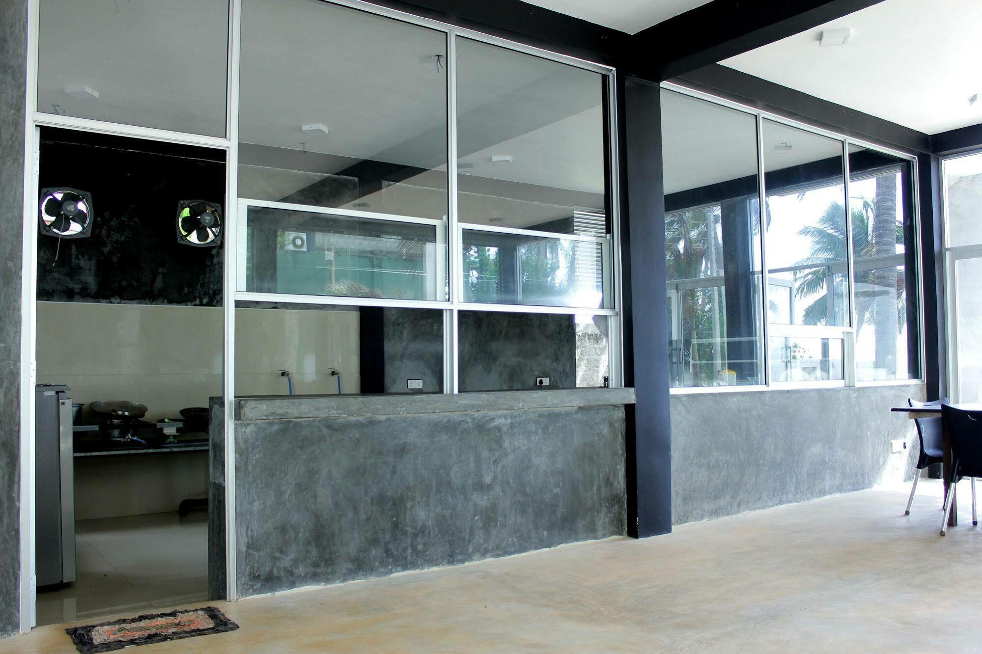 Saara Beach Hotel Marawila Extérieur photo